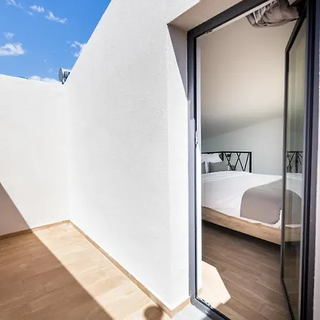 Pagani Blue - Luxury Maisonette B4 *