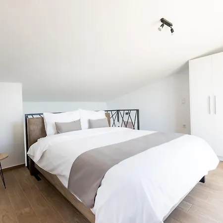 Pagani Blue - Luxury Maisonette B4 Apartament