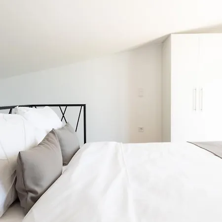 Pagani Blue - Luxury Maisonette B4 Apartment