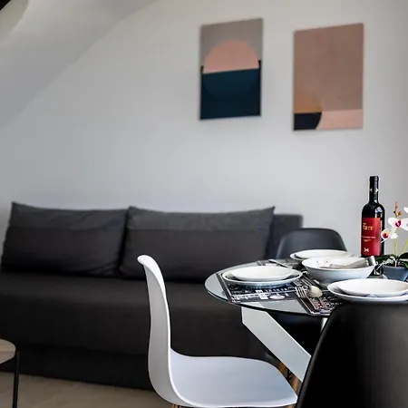 Pagani Blue - Luxury Maisonette B4