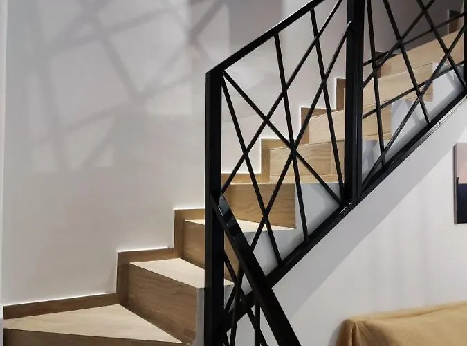 Pagani Blue - Luxury Maisonette B4