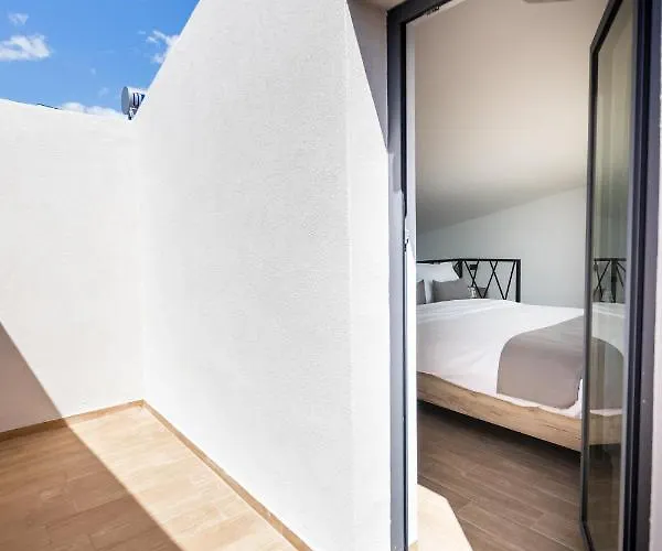 Pagani Blue - Luxury Maisonette B4 *