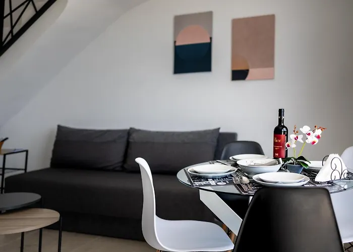 Pagani Blue - Luxury Maisonette B4